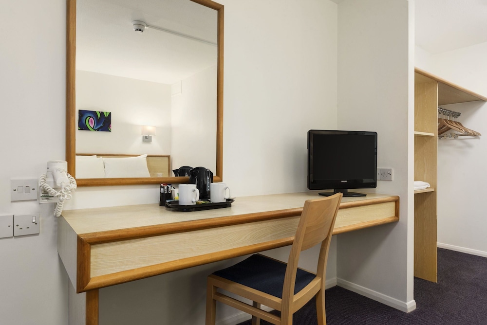 Room, 1 Double Bed, Non Smoking - Photo 2