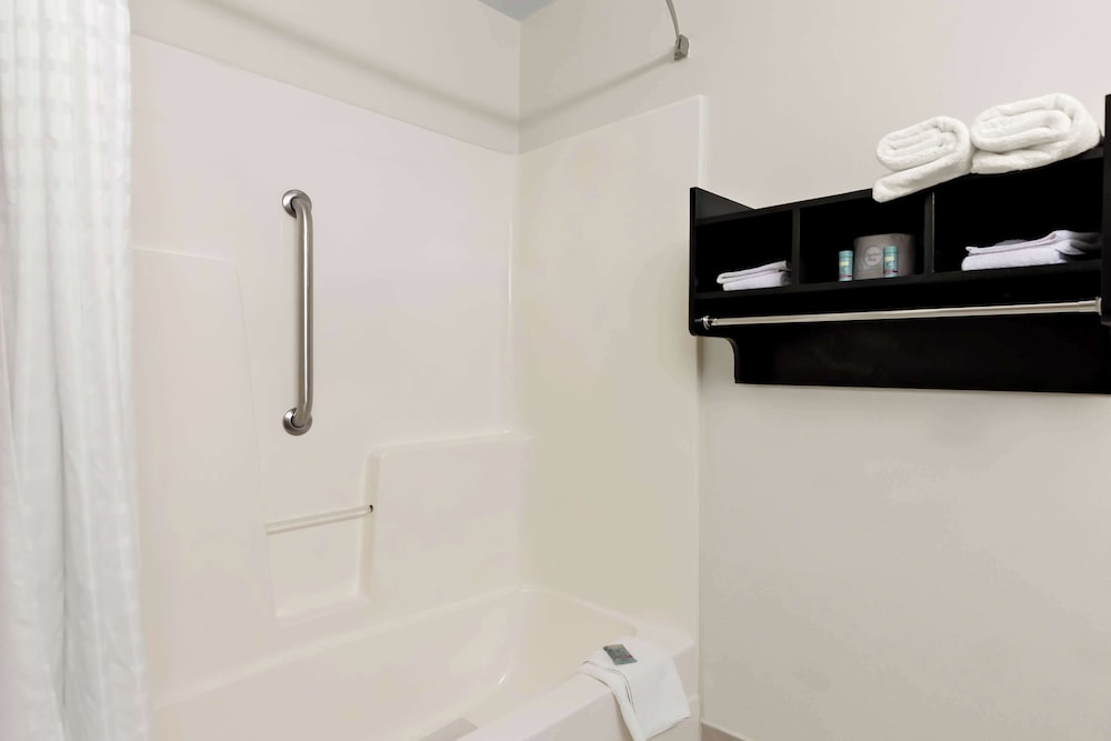 Suite, 1 King Bed, Non Smoking, Refrigerator & Microwave (Pet Friendly;with Sofabed) - Photo 5