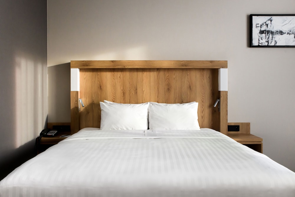 Superior Room, 1 King Bed - Photo 5