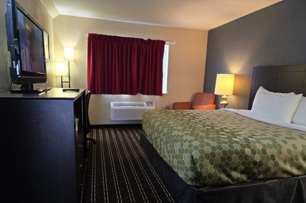 Standard Room, 1 Queen Bed, Non Smoking - Photo 1