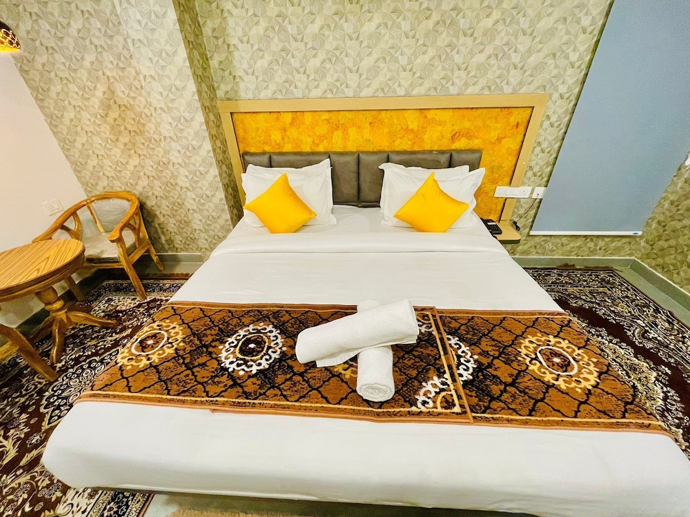 DELUXE ROOM - Photo 15
