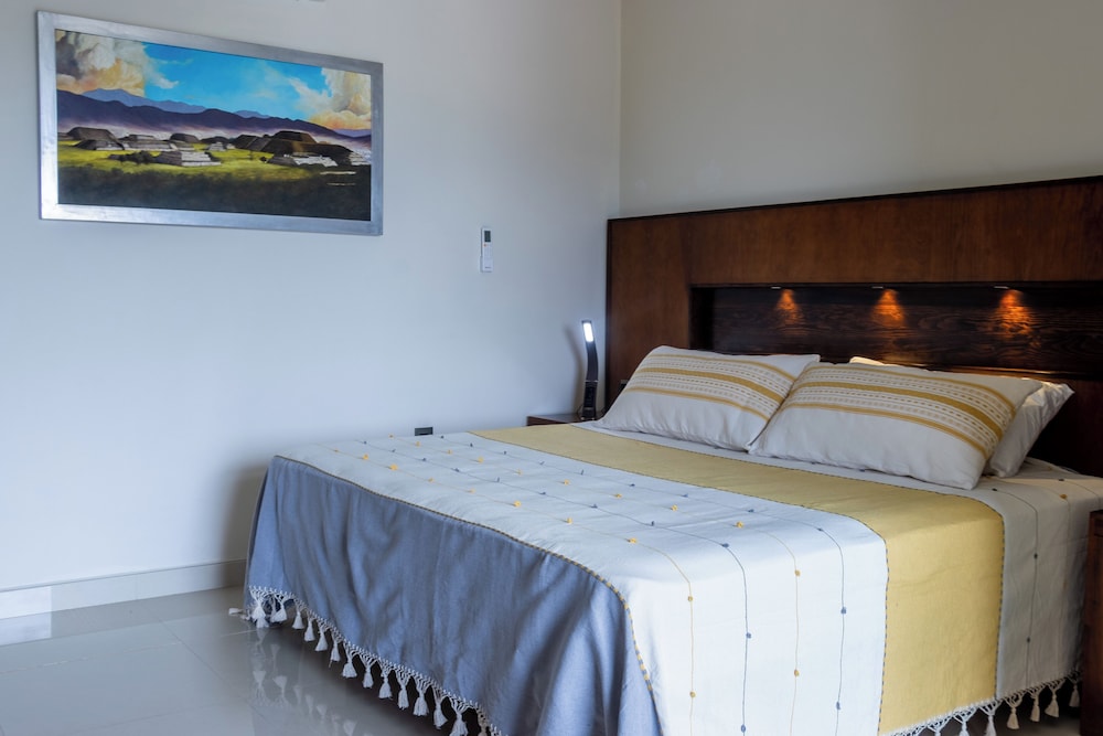 Deluxe Suite, City View