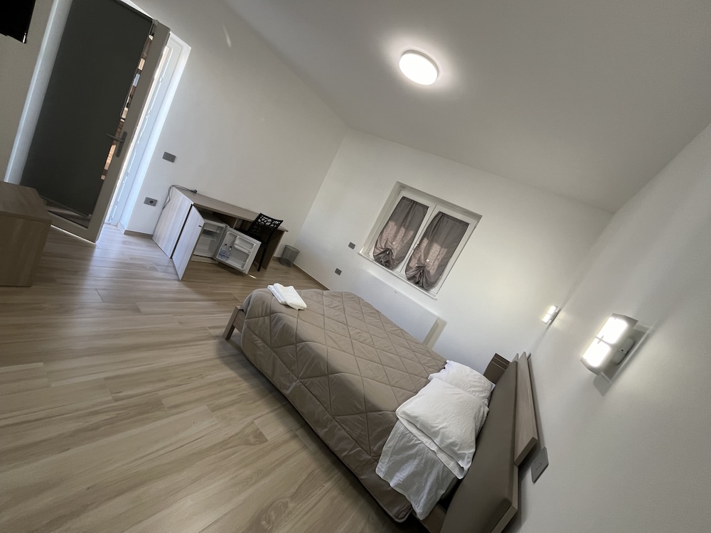 Luxury Room, 1 King Bed, Non Smoking, Ensuite photo 2