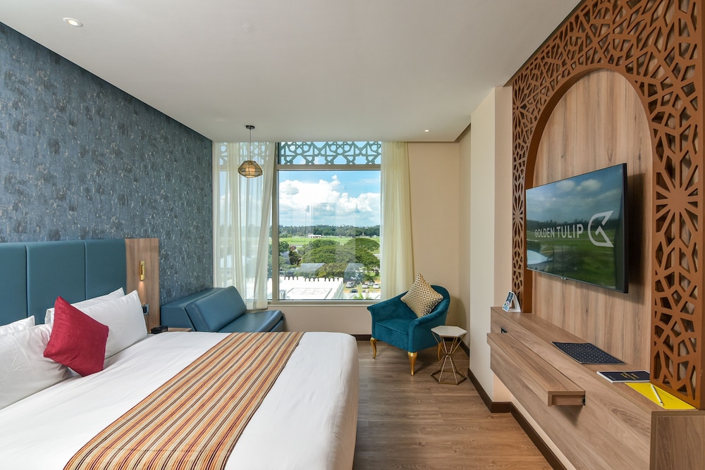 Deluxe Room, 1 King Bed, City View - Photo 5