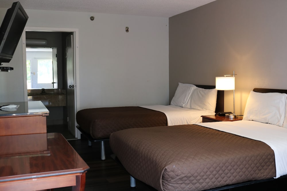 Standard Room, 2 Double Beds, Smoking - Photo 3