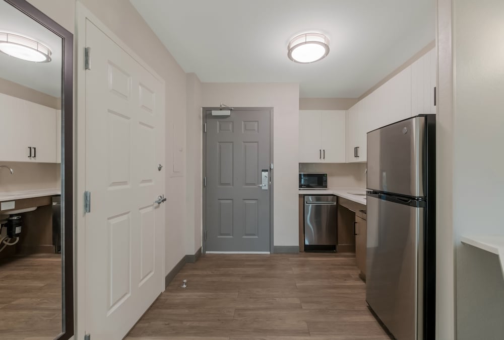 Studio Suite, 1 Queen Bed, Accessible, Kitchen - Photo 1