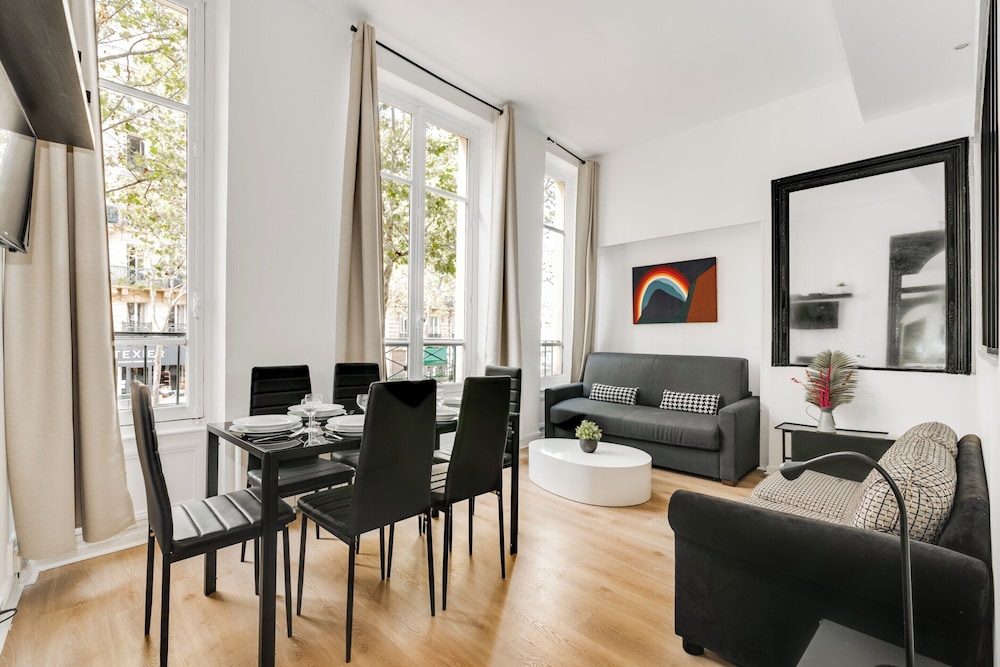 Apartment photo 1