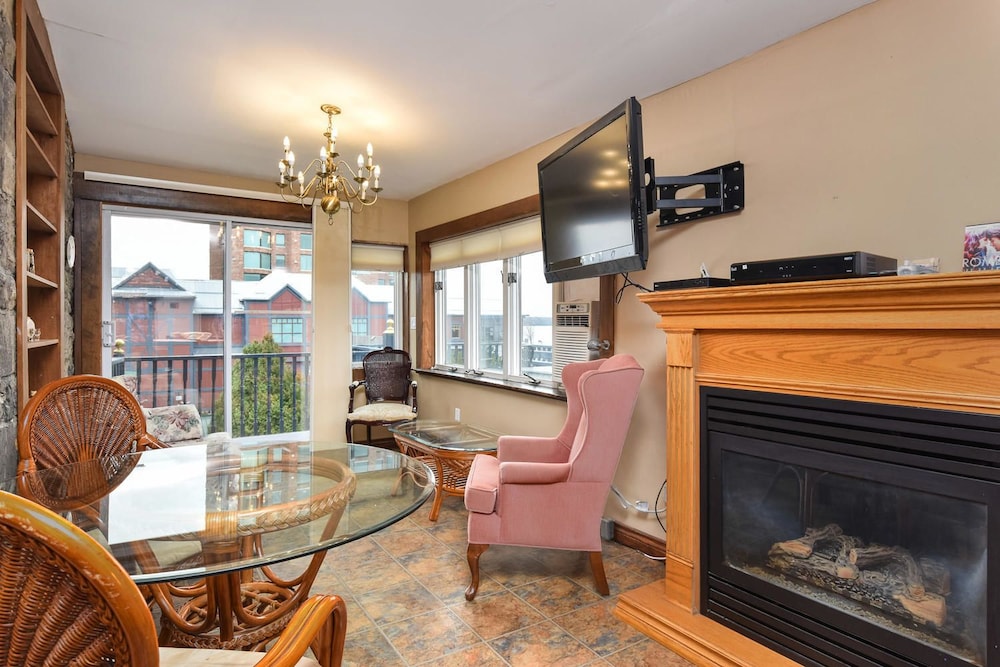 301: The Penthouse West : The Romeo & Juliet Suite photo 1