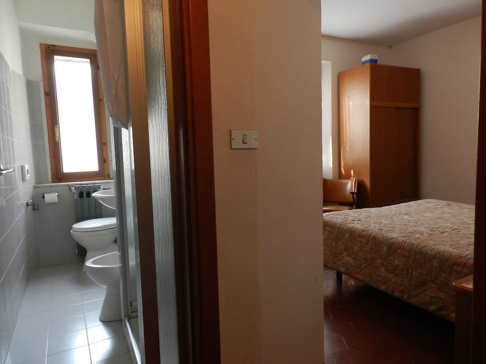 Double or Twin Room photo 3