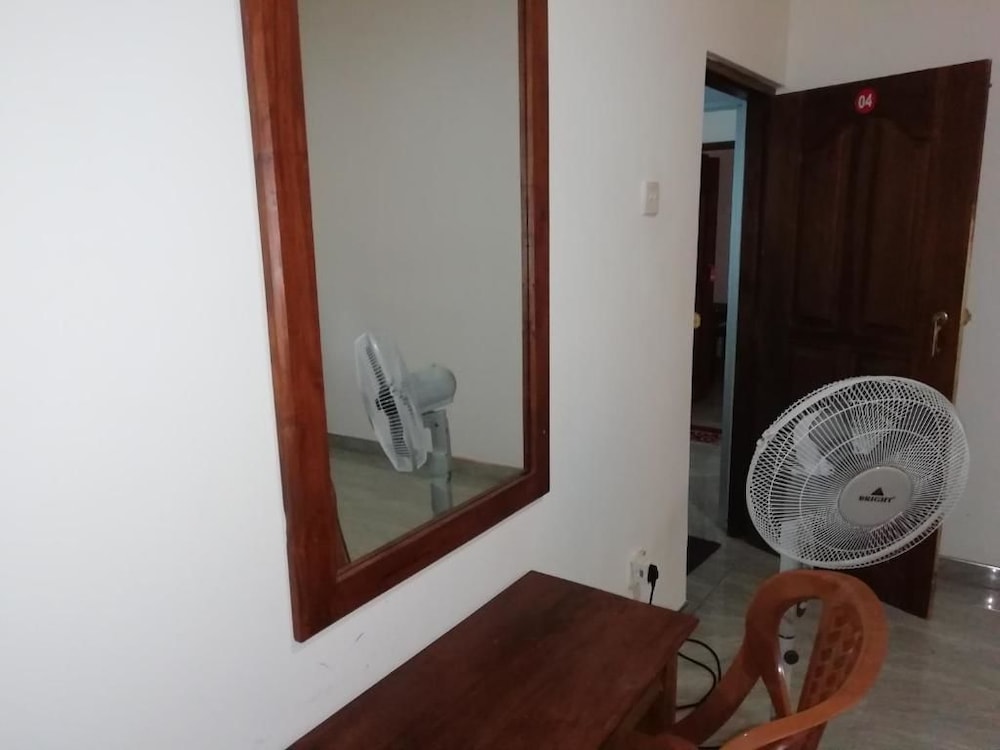 Deluxe Double Room (Non AC) photo 3