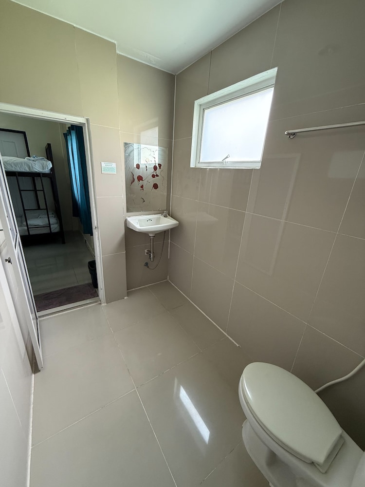 Basic Shared Dormitory, Women only, Non Smoking, Air conditioning photo 3
