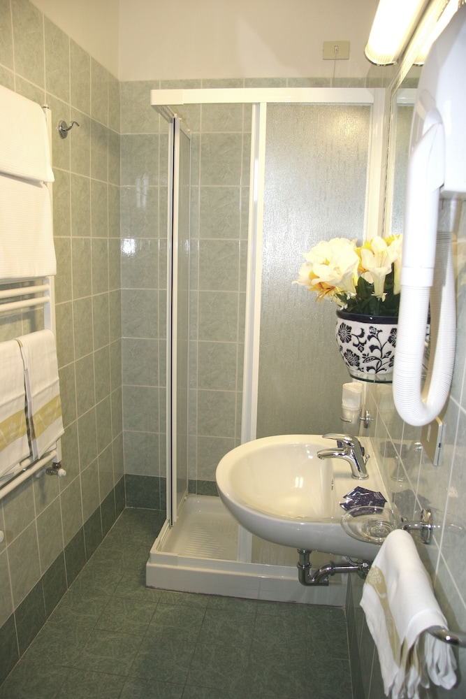 Single Room, Private Bathroom
