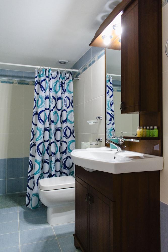 Family Apartment, 2 Bedrooms - Photo 4