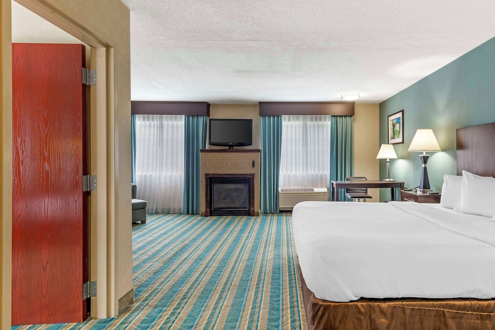 Suite, Multiple Beds, Non Smoking, Fireplace (with Sofabed) - Photo 3