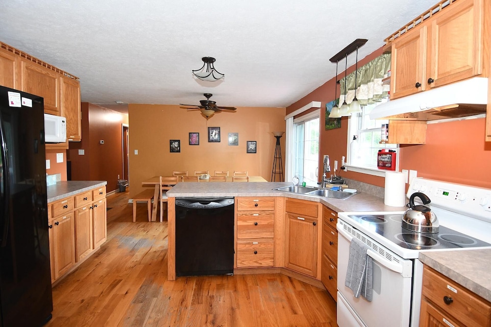 House, Multiple Beds (Creekview Cabin - A Perfect Escape) photo 2