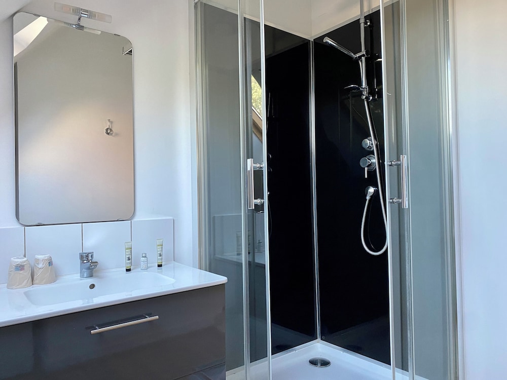 Apartment (La Chapelle) photo 2