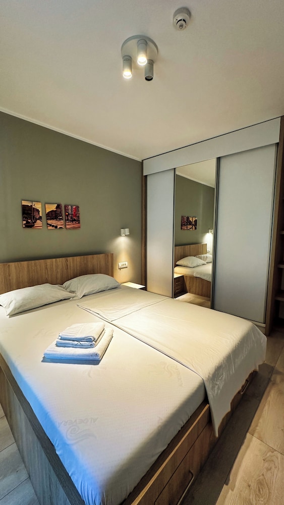 City Apartment, 1 King Bed with Sofa bed, Non Smoking photo 1