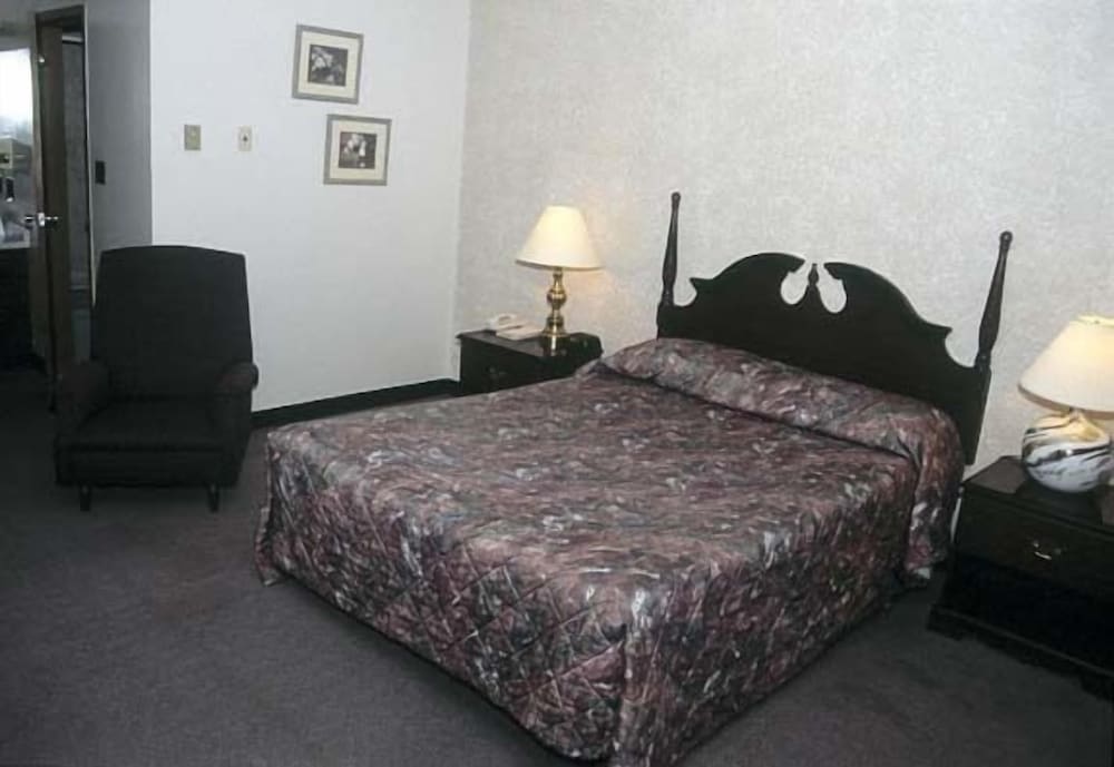 Standard Room, 1 Queen Bed, Smoking photo 2