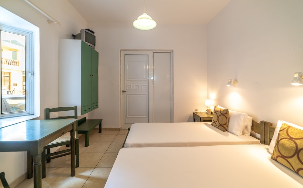 Basic Twin Room (Small Window), Terrace - Photo 7