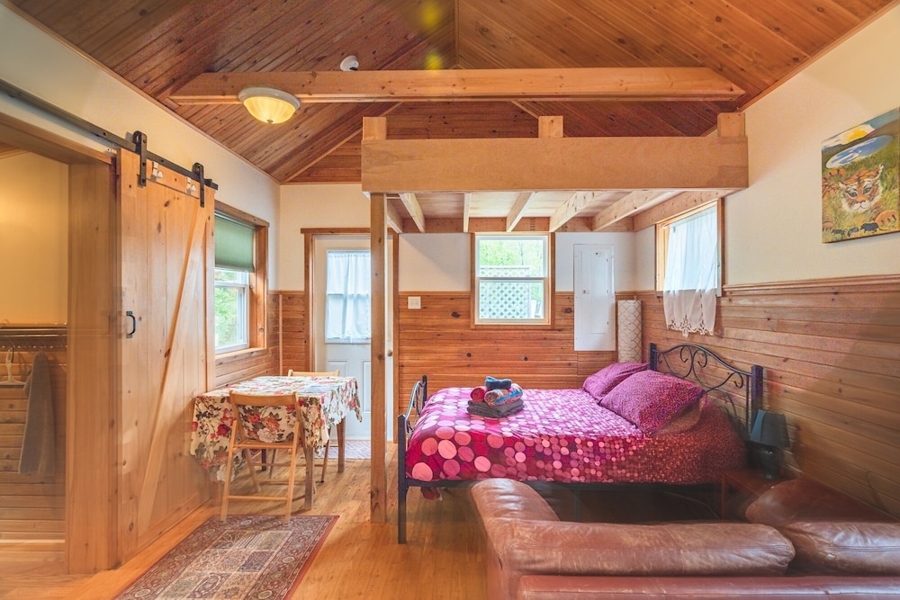 The Tiny House and Hot tub photo 2