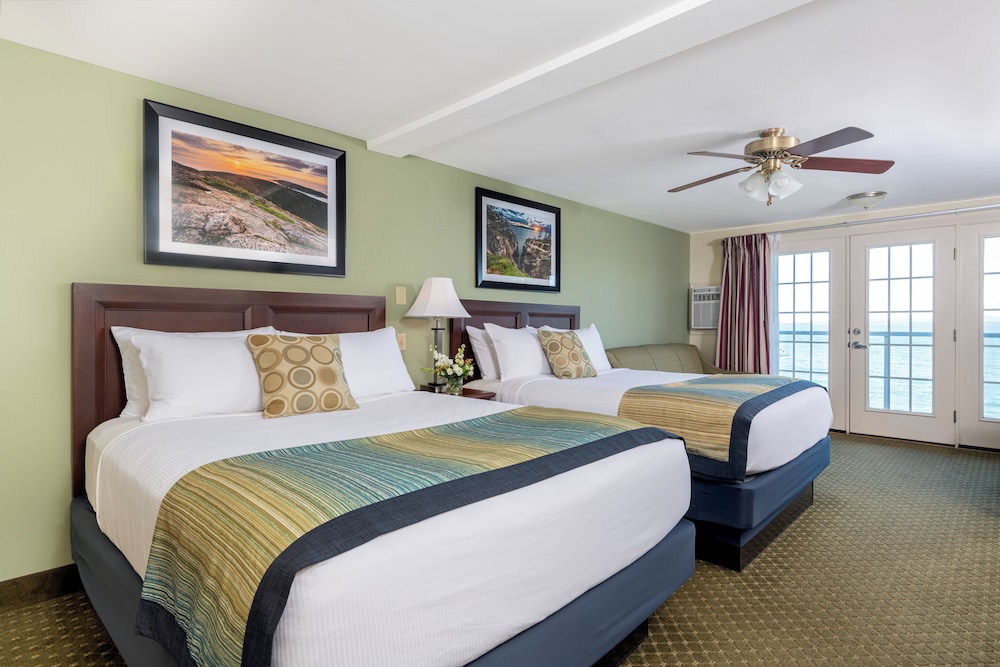 Oceanside Buildings, 1st floor 2 queen beds with sofa sleeper, with patio, ocean view photo 2