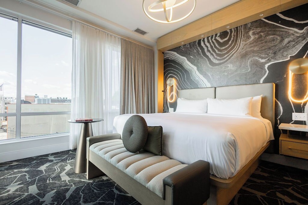 Room, 1 King Bed, Corner