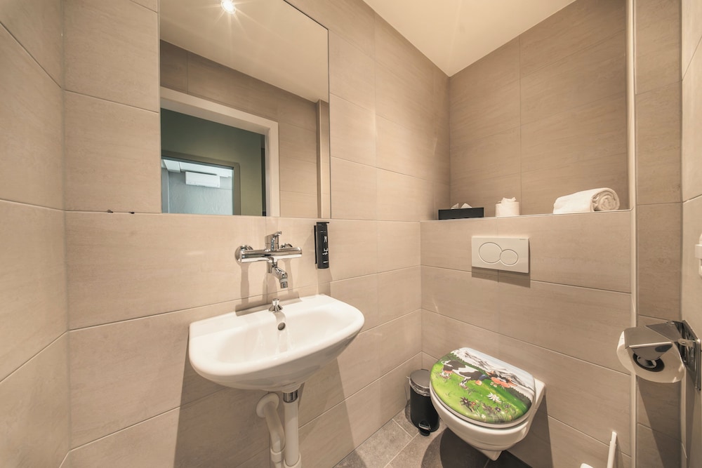 Flow Suite Family Room E20 - Photo 25