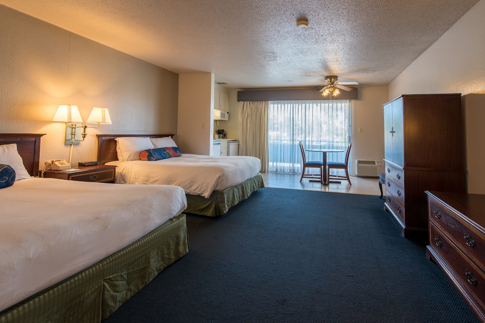 Standard Room, 2 Queen Beds - Photo 5