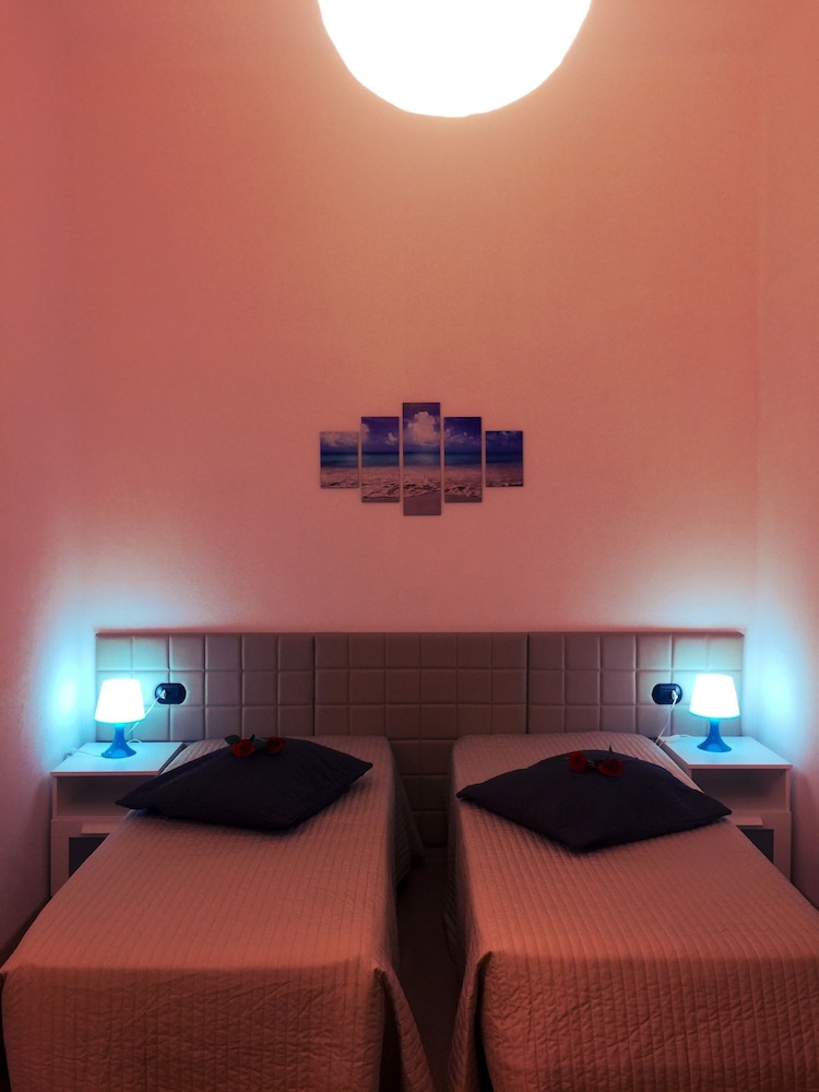 Comfort Triple Room, Private Bathroom photo 2