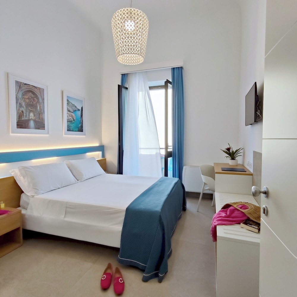 Double Room, Balcony, Partial Sea View photo 1