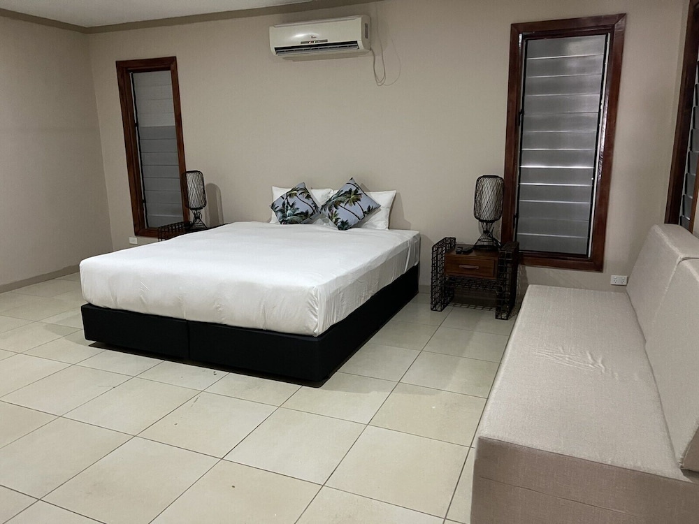 Exclusive Apartment, 3 Bedrooms, Balcony, Garden View photo 4