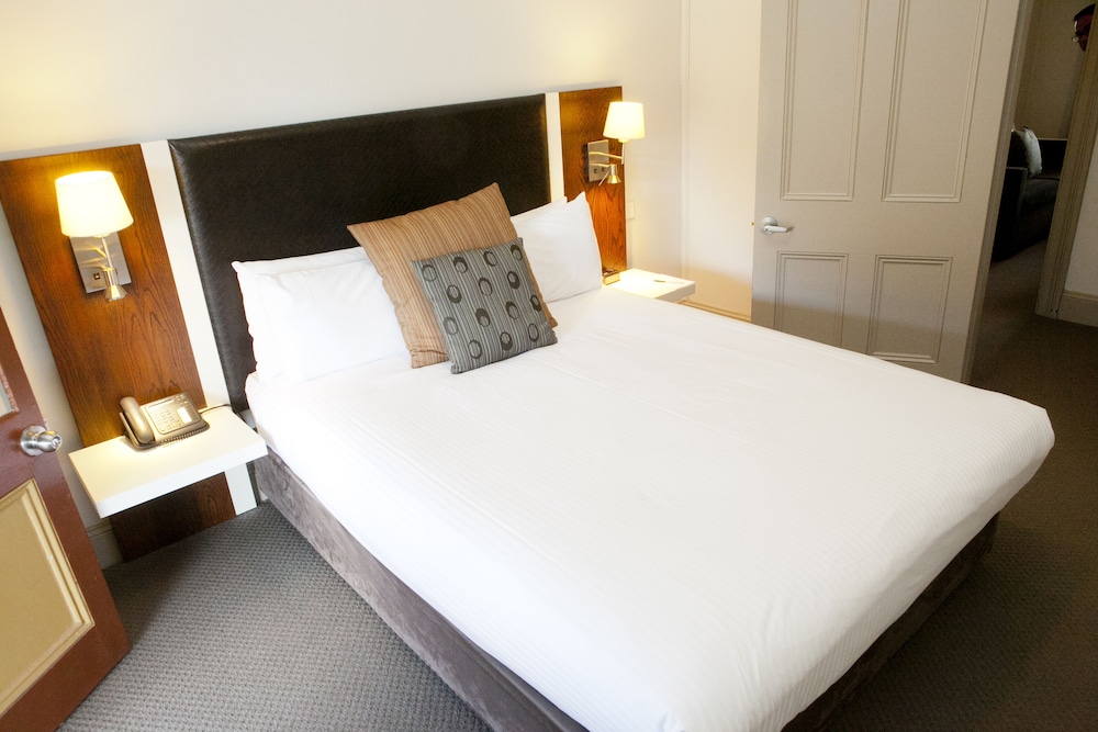 Suite, 1 Queen Bed (Heritage) - Photo 8