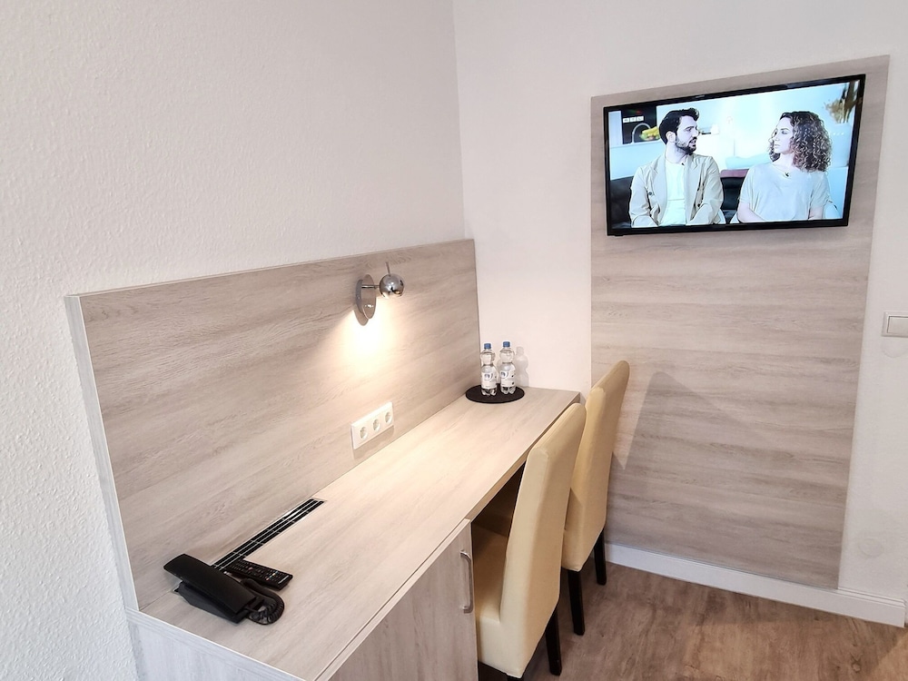 Twin Room - Photo 2