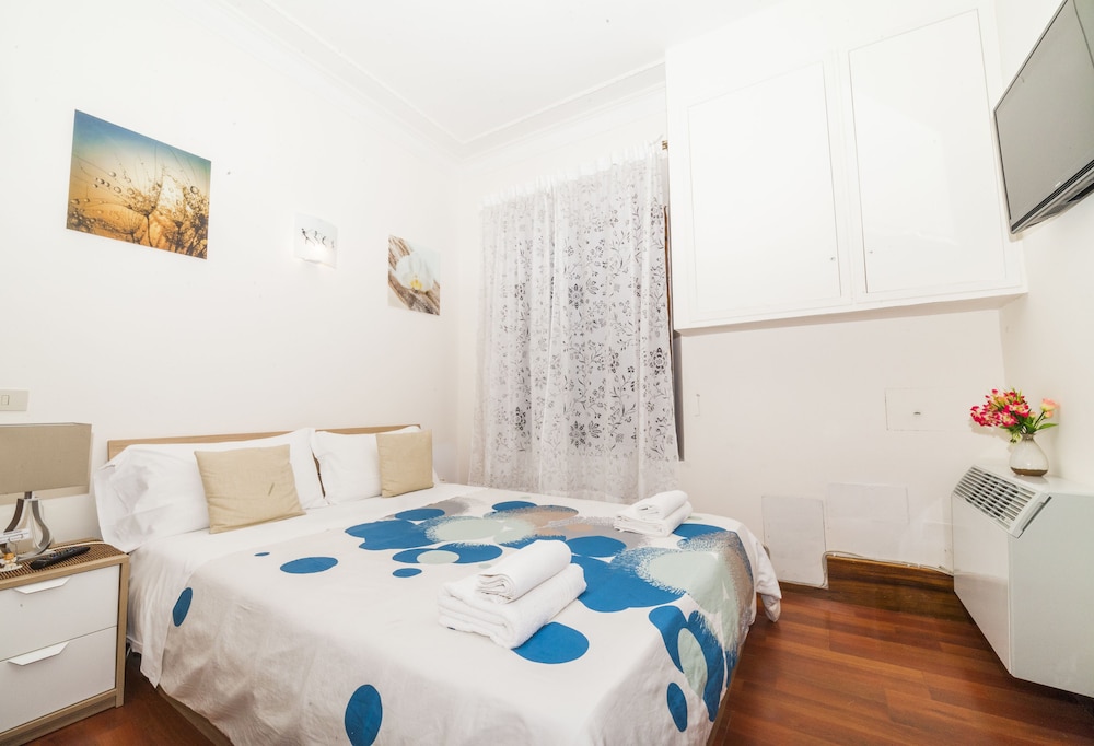 Apartment photo 2