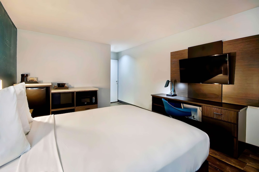 Standard Suite, 1 King Bed, Non Smoking - Photo 6