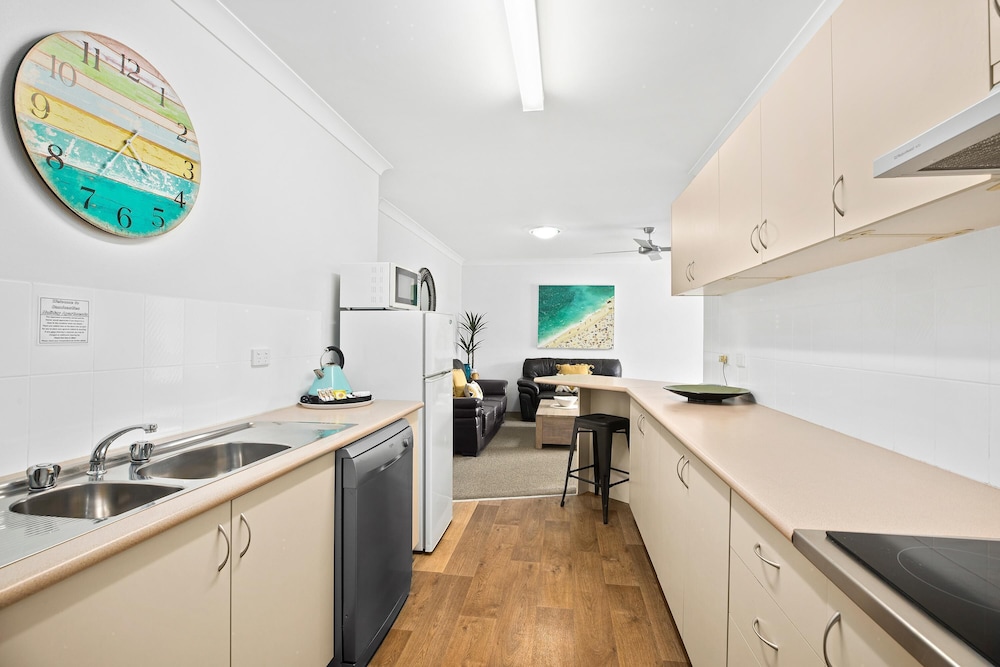 One Bedroom Apartment, No Balcony - One To Two Night Stay photo 3