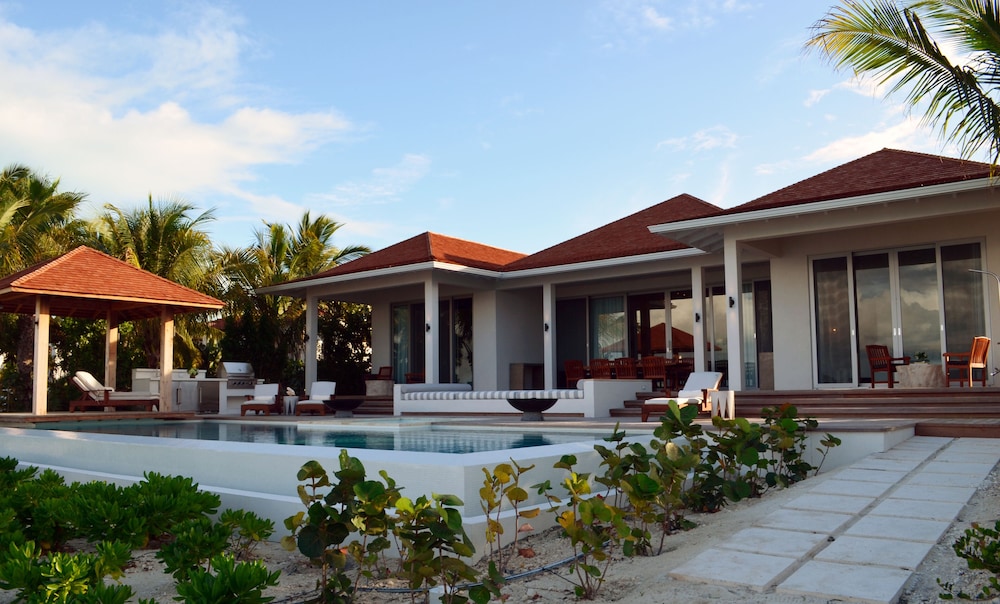 Graceful Living Private Villa photo 3