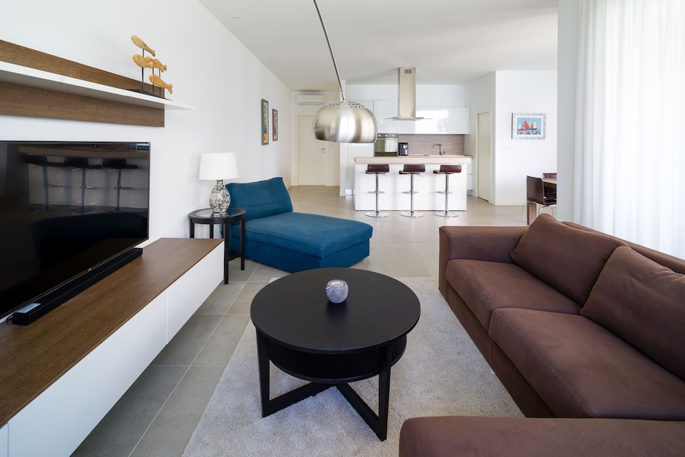 Apartment, 3 Bedrooms, Balcony, Beachside (Balcony, no pool access)