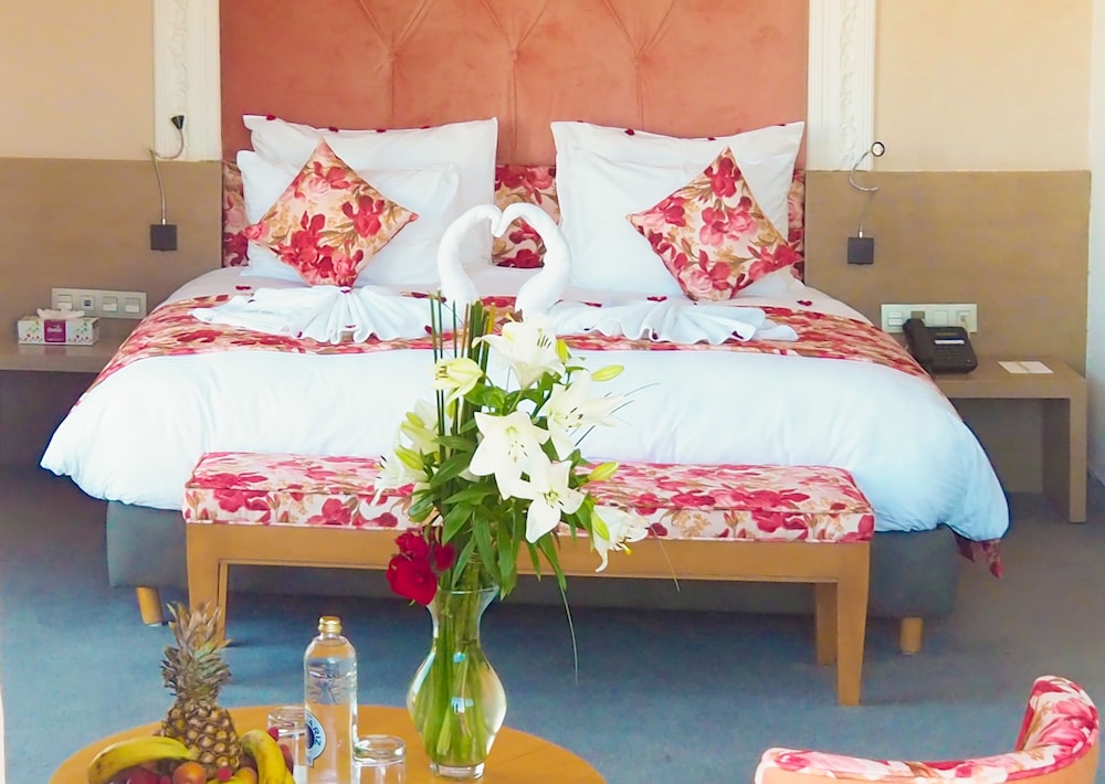 Deluxe Double Room - Photo 8
