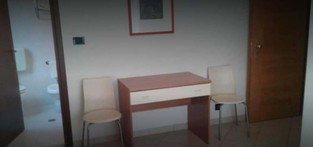 Single Room photo 2