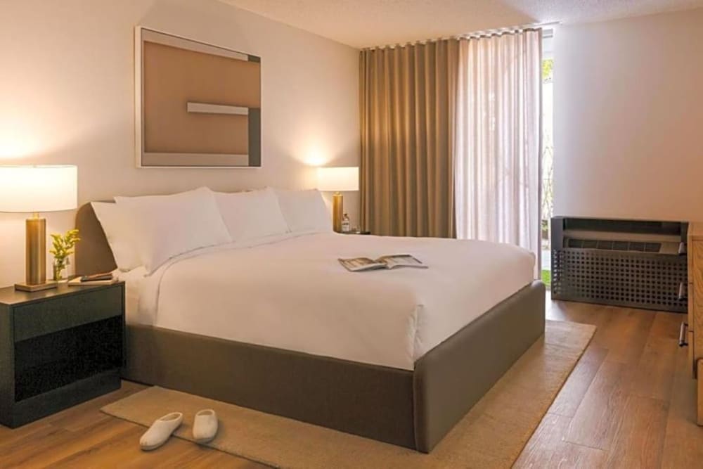Superior Room, Multiple Beds, Pool View (Superior King Room with Pool) photo 1