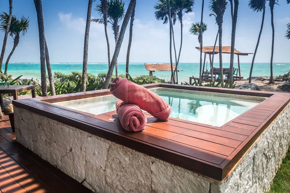 Sea Front Room With Refreshing Plunge Pool