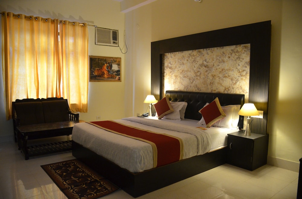 Standard Double Room, 1 King Bed, Non Smoking - Photo 2