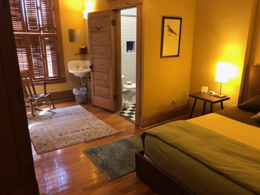 Double Room, Ensuite, City View (Room 07)