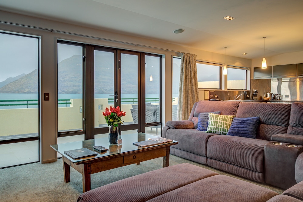 2 Bedroom Penthouse Lakeview
