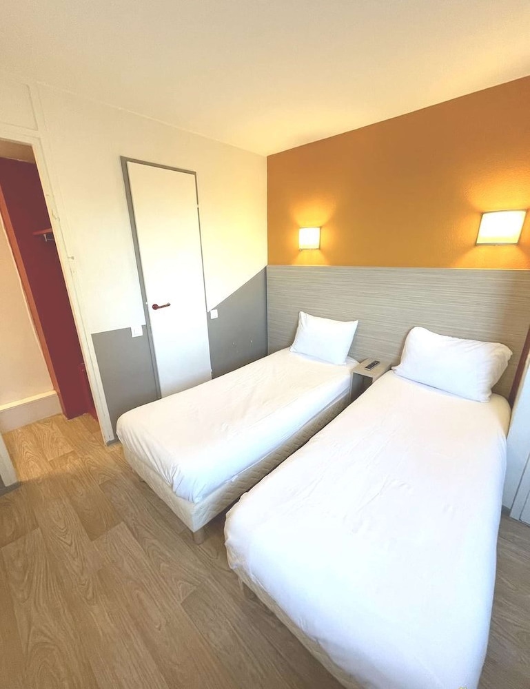 Standard Room, Multiple Beds photo 2
