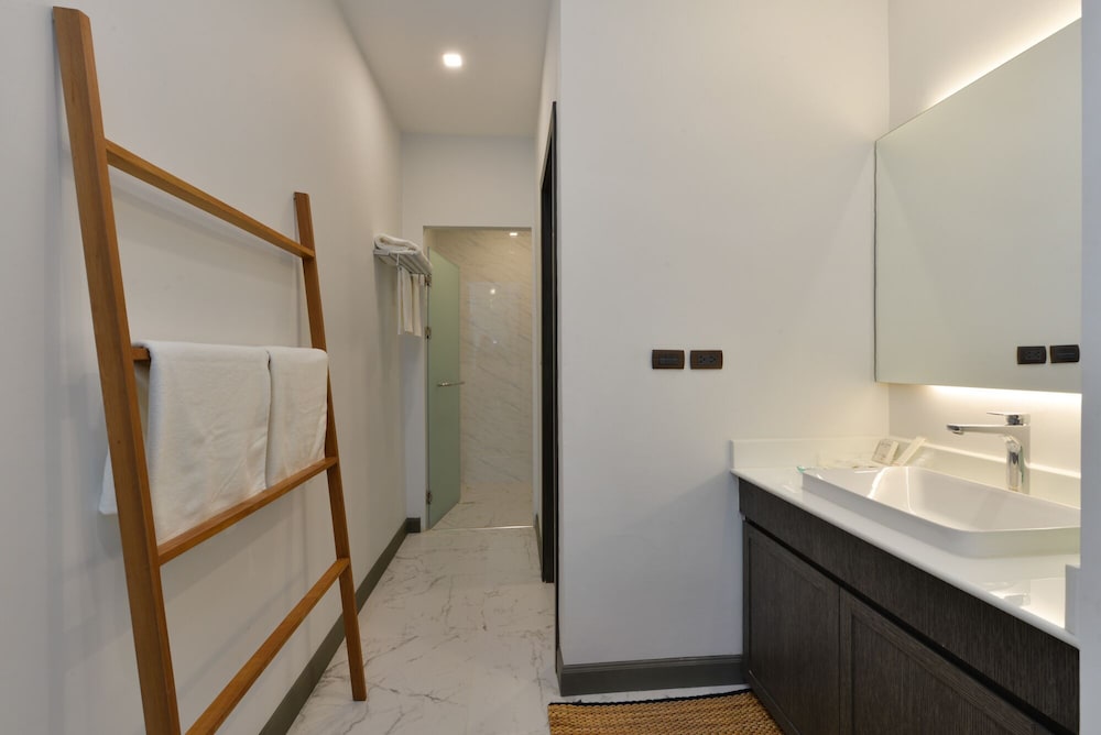 Suite - Photo 3