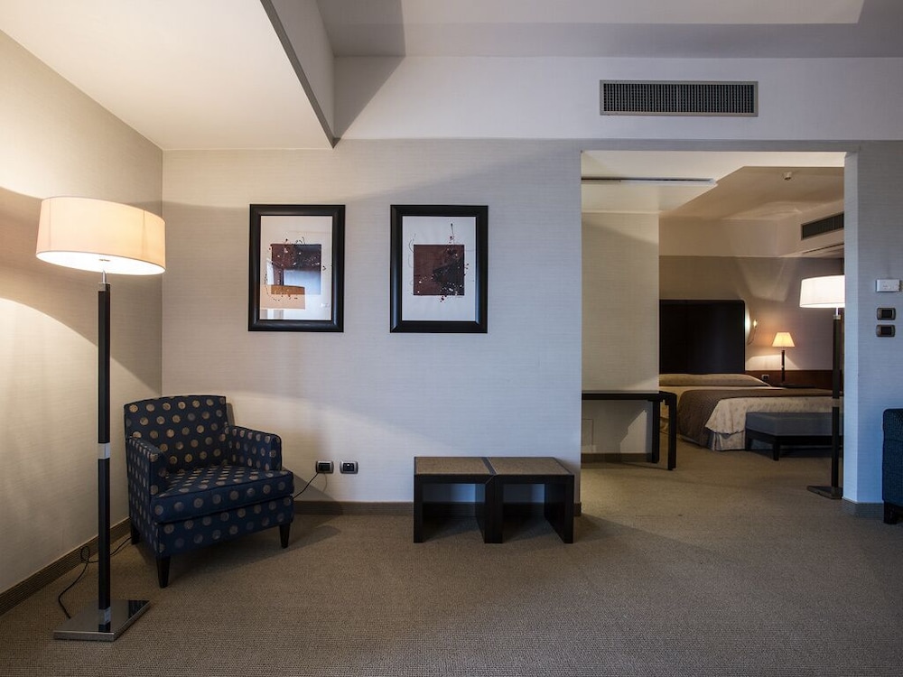Suite - Photo 3