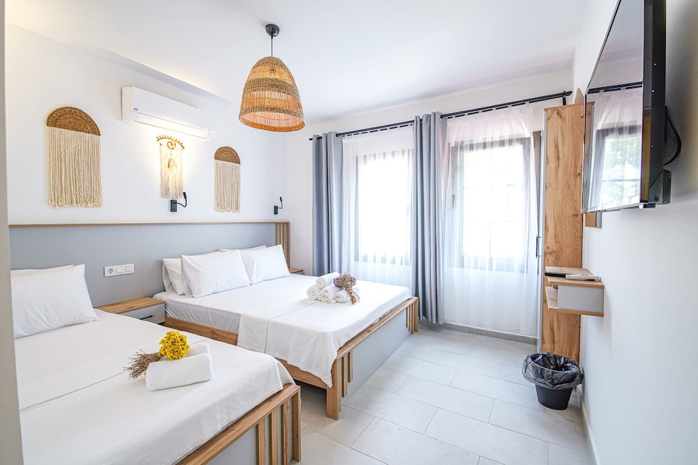 Deluxe Triple Room photo 1