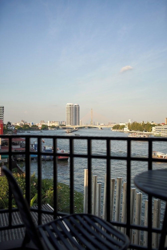 Suite, River View, Corner photo 3